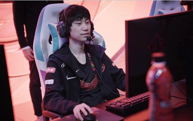 鞭策与鼓励 鞭策与鼓励